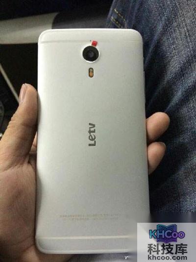 网友“唐山雨晨”在微博上贴出疑似乐视手机 网友“唐山雨晨”在微博上贴出疑似乐视手机