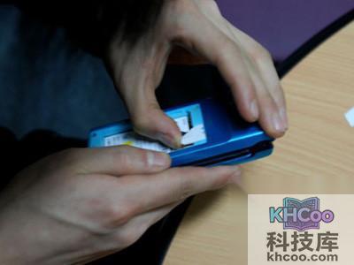 SIM顺利插入卡槽 SIM顺利插入卡槽