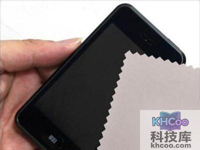 手机贴膜怎么贴_第一步：清洁屏幕