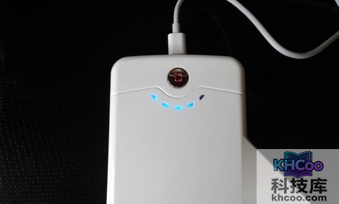 手机充电宝怎么用