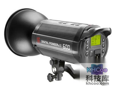 电子闪光灯具有使用方便和自动化程度高的特点