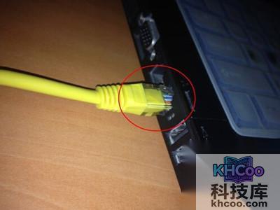 用户名以及密码可在设备后边找到