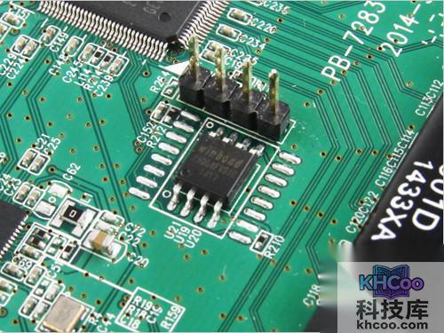 新360安全路由P1的固件Flash存储芯片