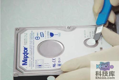 【硬盘开盘数据恢复】步骤1