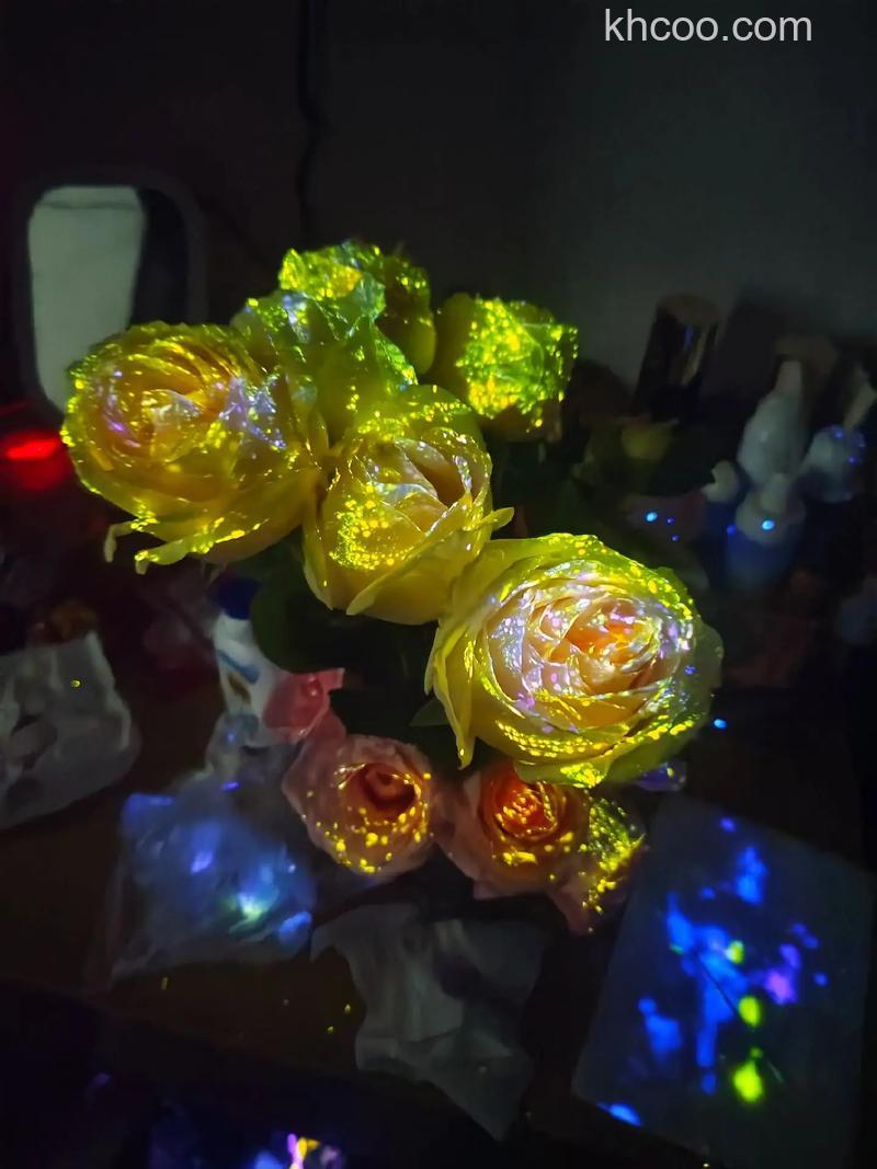 怎么用ps滤镜制作漂亮的荧光花束效果