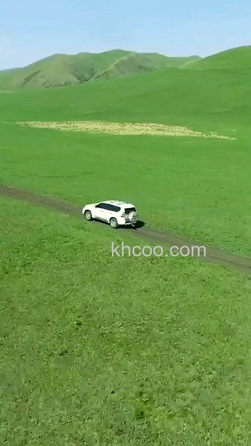 PS如何将一辆汽车放到草原上