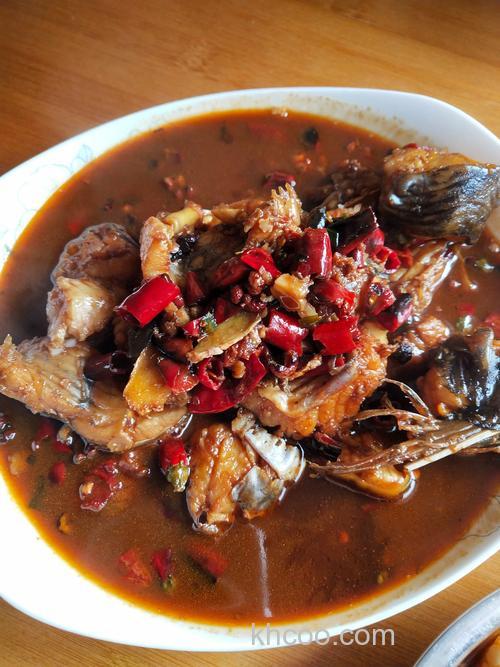 鲢鱼喜欢吃什么样的食物