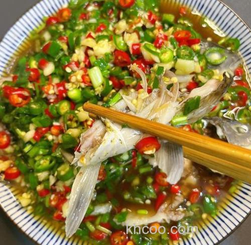 凉拌茴香鲫鱼的做法？