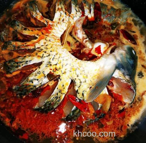 炖草鱼用什么左料