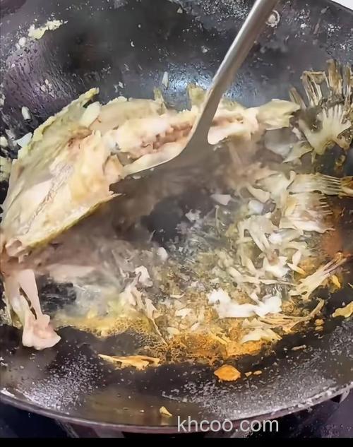 猪油煎鱼为什么会粘锅？