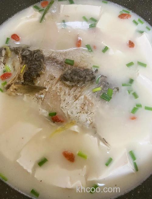 酸汤鲫鱼豆腐汤家常做法？