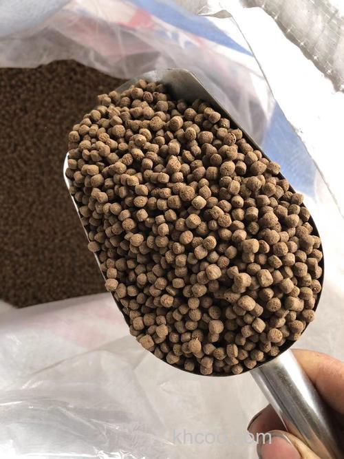 水库养鱼用什么饲料？