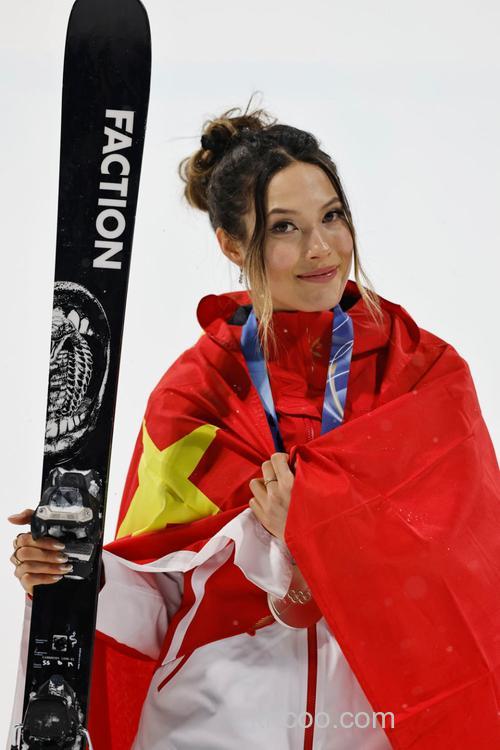 谷爱凌自由式滑雪大跳台：速度力量与艺术的完美结合，技术特点超突出