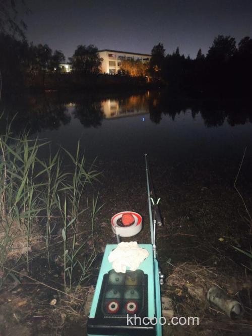 冬天晚上钓鱼咬钩么