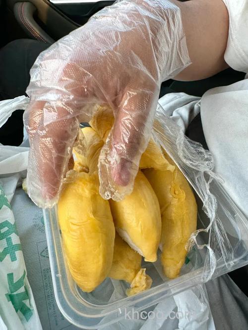 为什么榴莲外壳有一层黄色粉末?