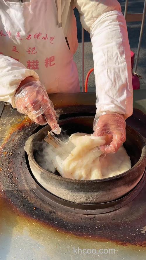 拉糍粑的那个锅叫什么？