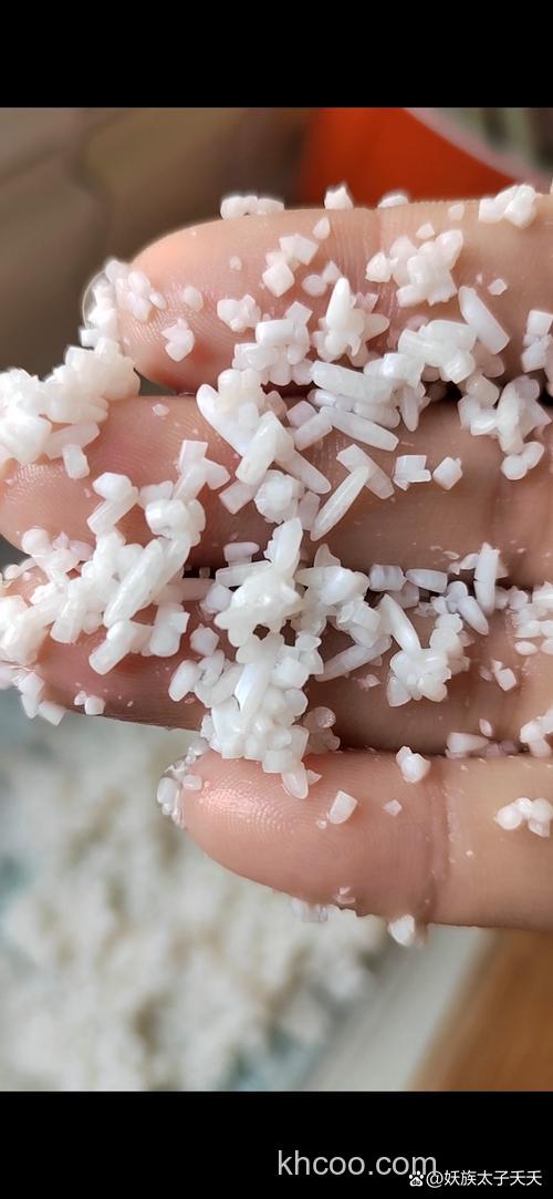 大米泡了一会手一抓就碎
