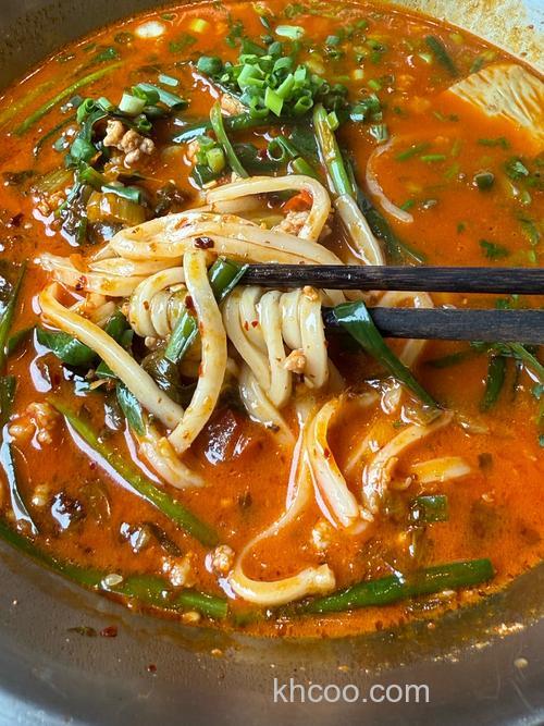 酸菜砂锅饵丝的做法，酸菜砂锅饵丝怎么做好吃