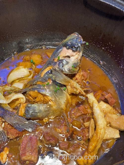 铁锅猪肉炖鱼最正宗的做法？