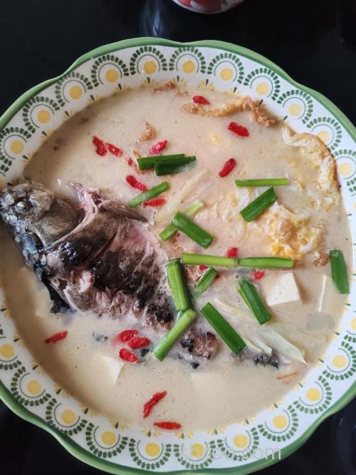 鲫鱼荷包汤做法？