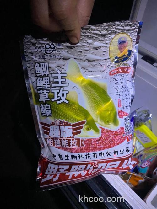 初秋野钓鲤鱼，草鱼最简单最适应的饵料？